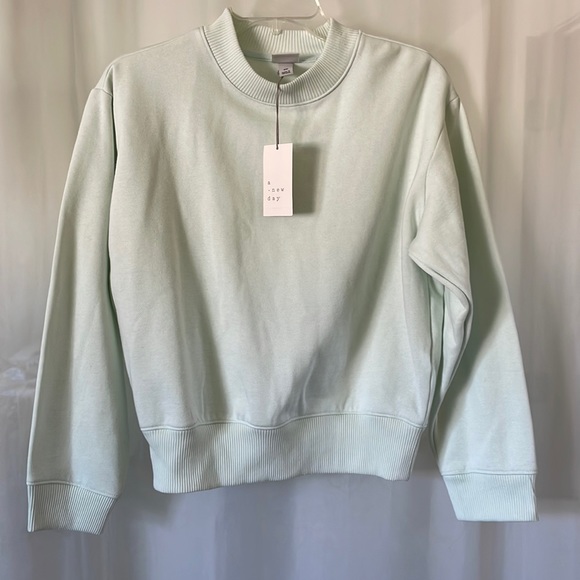 NWT Juniors Light Lime Green Sweatshirt from Target a new day Size Small - Picture 1 of 3